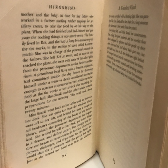 🌸NEW🌸 Hiroshima Book - Picture 5 of 9